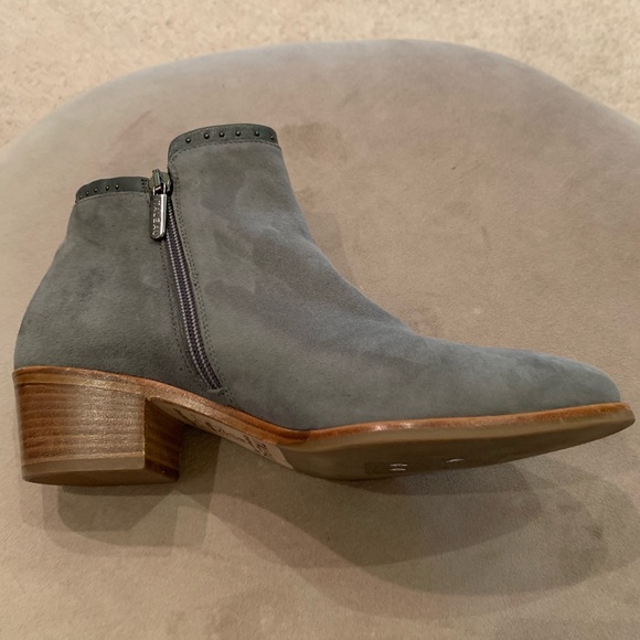 Italeau Adina Suede Ankle Booties Gray - Picture 5 of 8